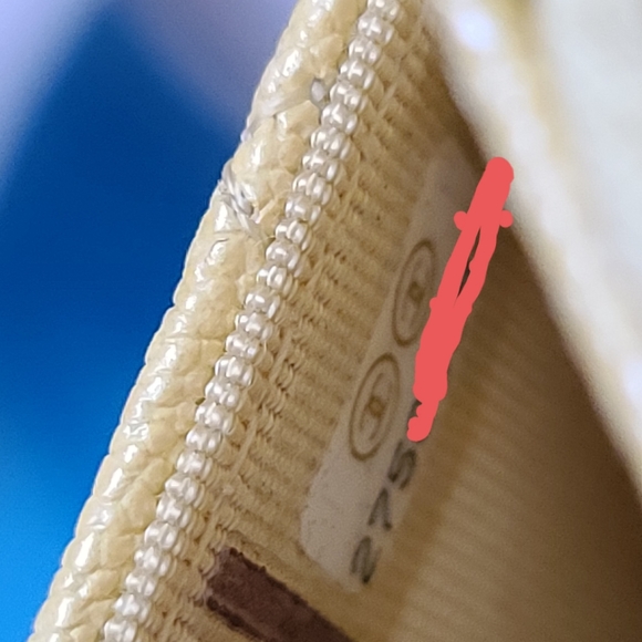 ❌SOLD❌Chanel 19s iridescent yellow WOC 💛 - Picture 7 of 10